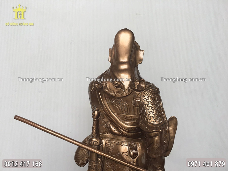 Tượng được đúc bằng đồng đỏ thanh khiết
